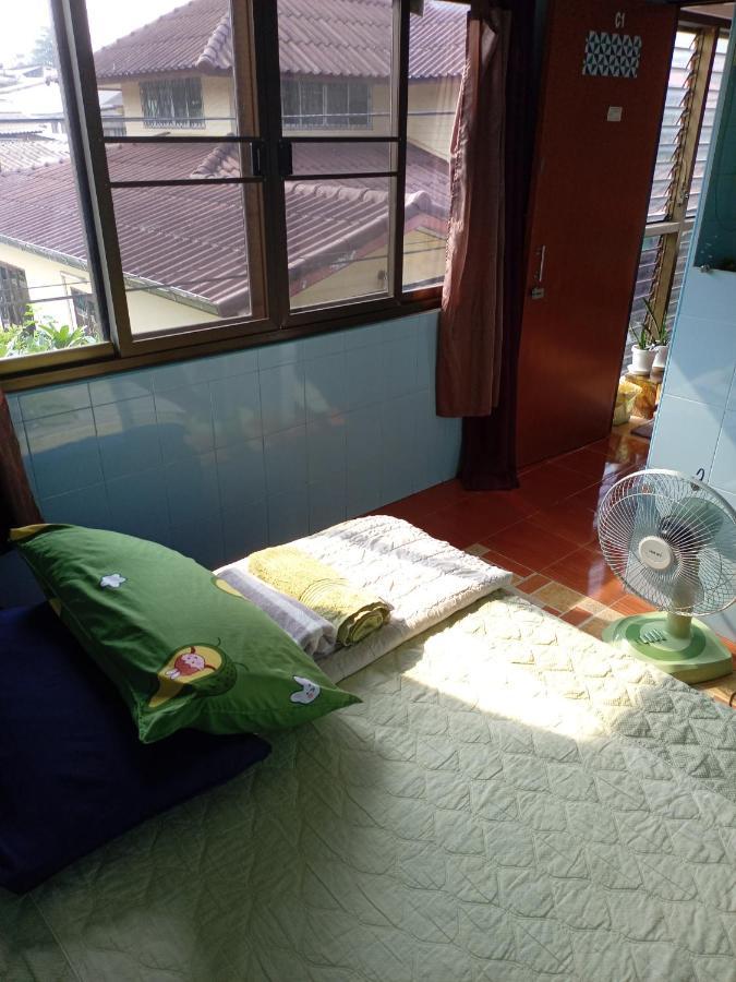Np Guesthouse Трат Экстерьер фото