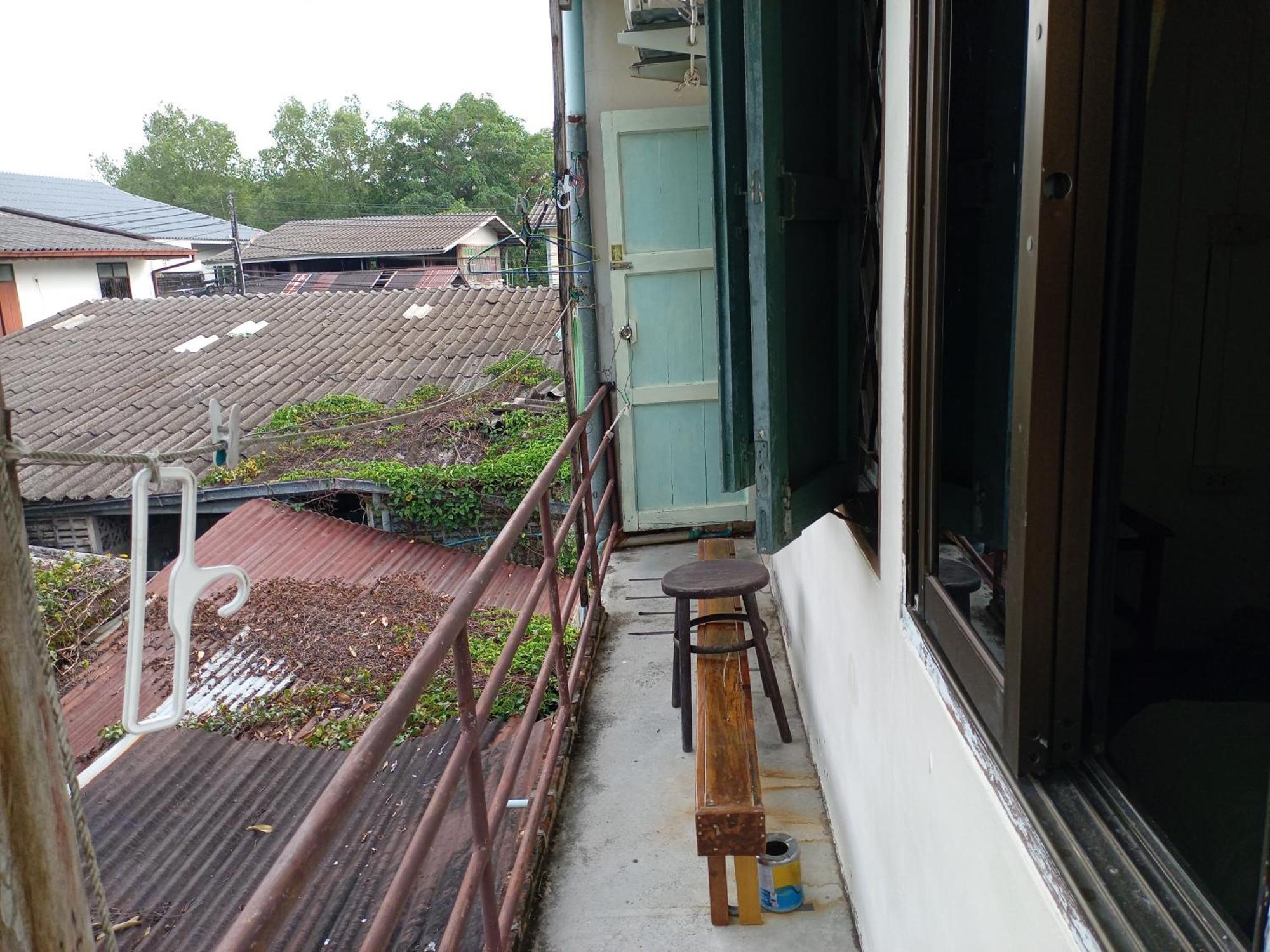 Np Guesthouse Трат Экстерьер фото