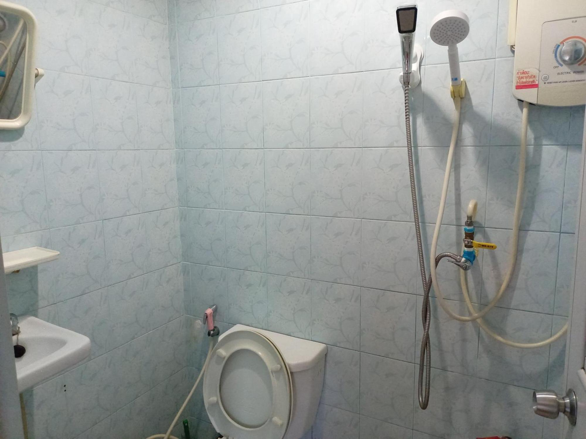 Np Guesthouse Трат Экстерьер фото