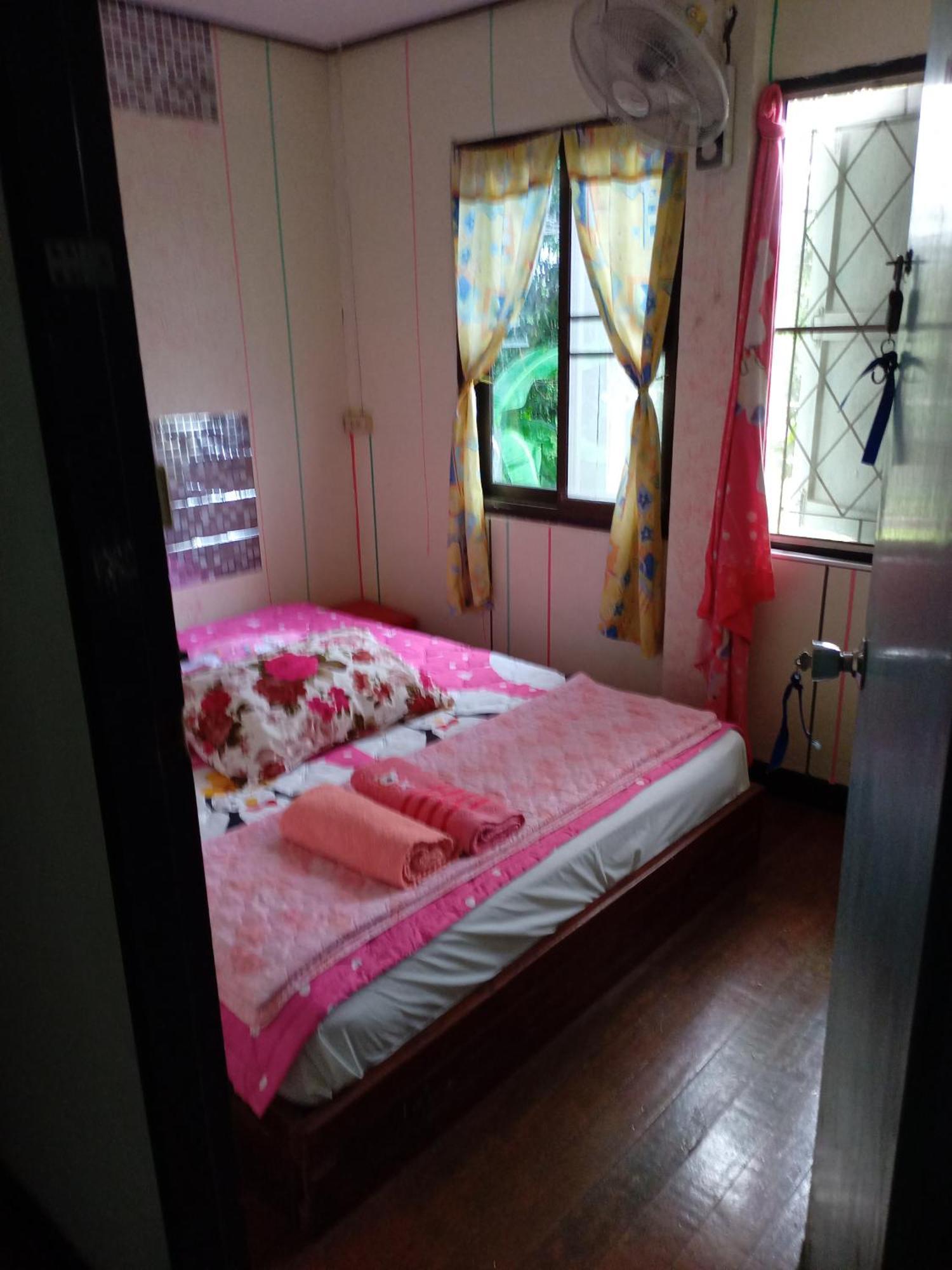 Np Guesthouse Трат Экстерьер фото