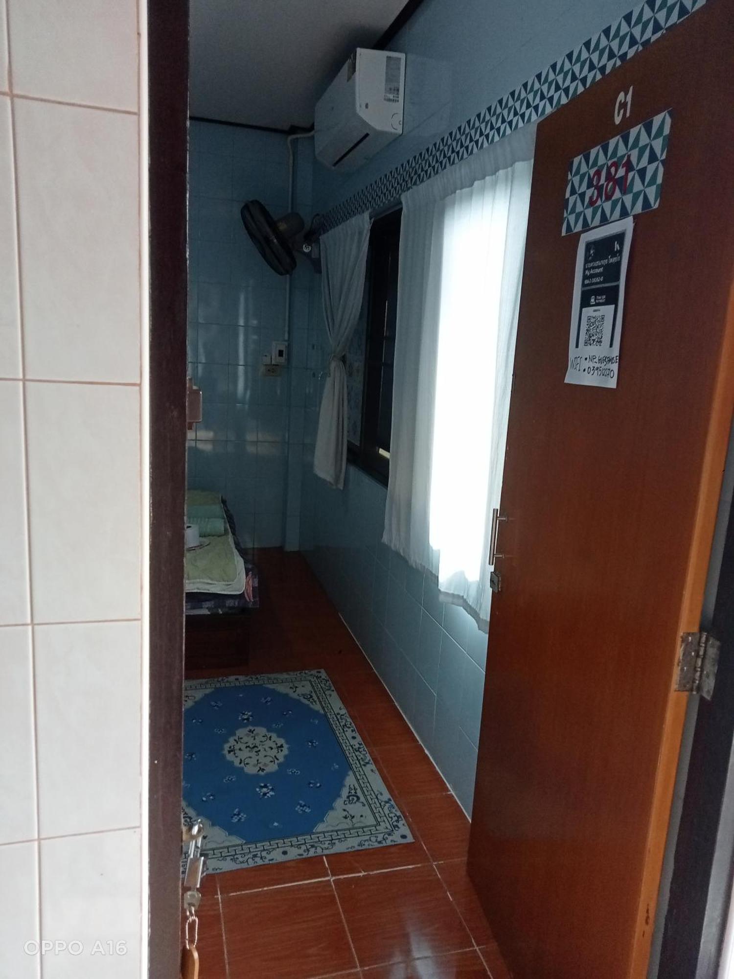 Np Guesthouse Трат Экстерьер фото